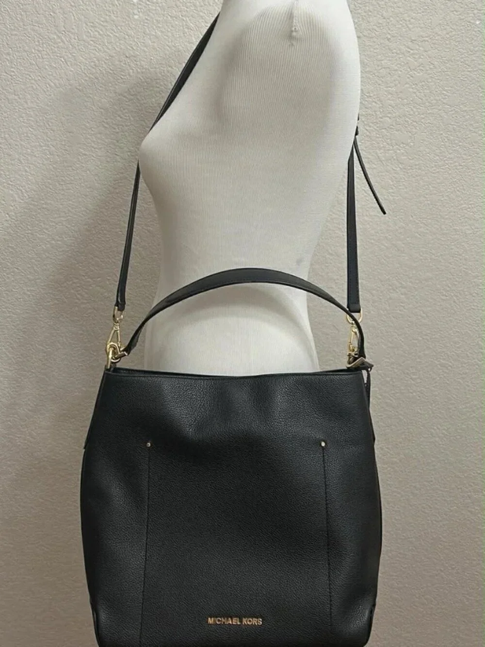 Michael Kors Black Hayes Leather Bucket Shoulder / Crossbody Bag